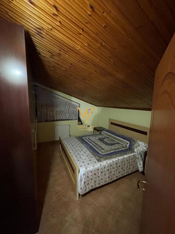VILLA DI 3 PIANI IN AFFITTO A QSUT 1.000 EURO