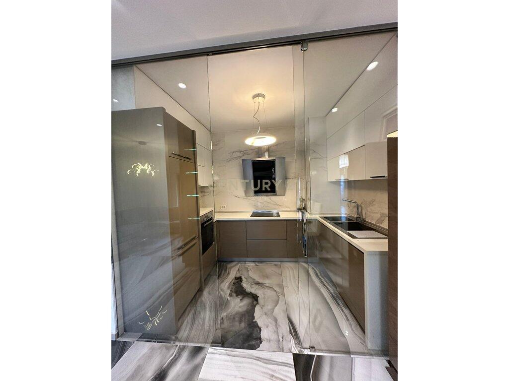 Jepet me qira apartament luksoz 1+1 tek Ring Center – Tiranë