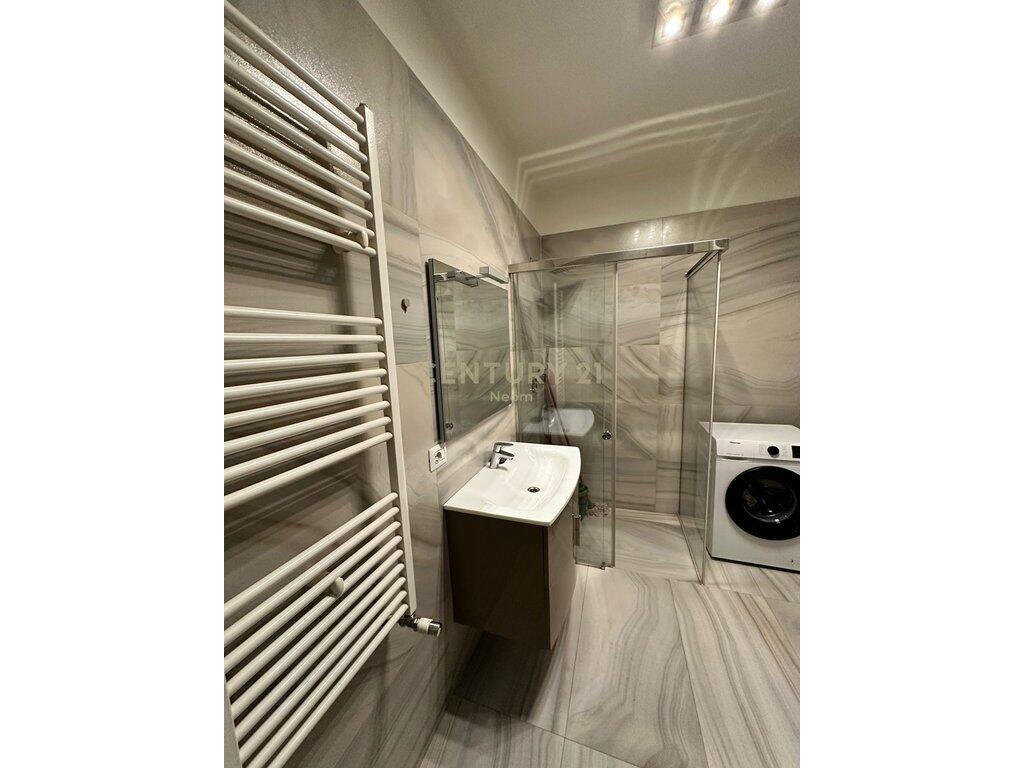 Jepet me qira apartament luksoz 1+1 tek Ring Center – Tiranë