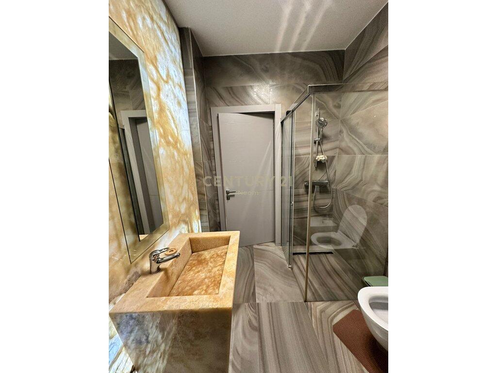 Jepet me qira apartament luksoz 1+1 tek Ring Center – Tiranë