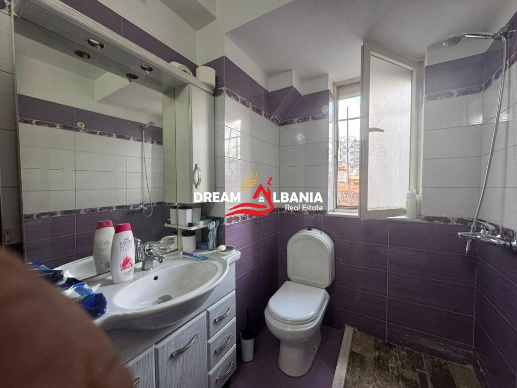 Appartamento 2+1 in affitto vicino alla Scuola Rossa al Mercato Nuovo, Tirana (ID 42215422)