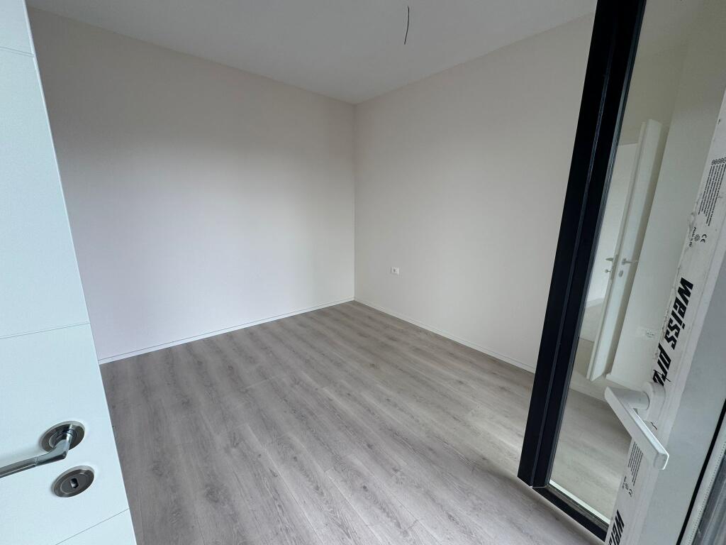 📣 AFFITTO Appartamento 1+1 📍 Via "Jordan Misja", Vicino a SPAK ✨   🏢 Nuova Costruzione  🪜 4° Piano (Con Ascensore)  🛋️ VUOTO   💶 Prezzo 400 Euro