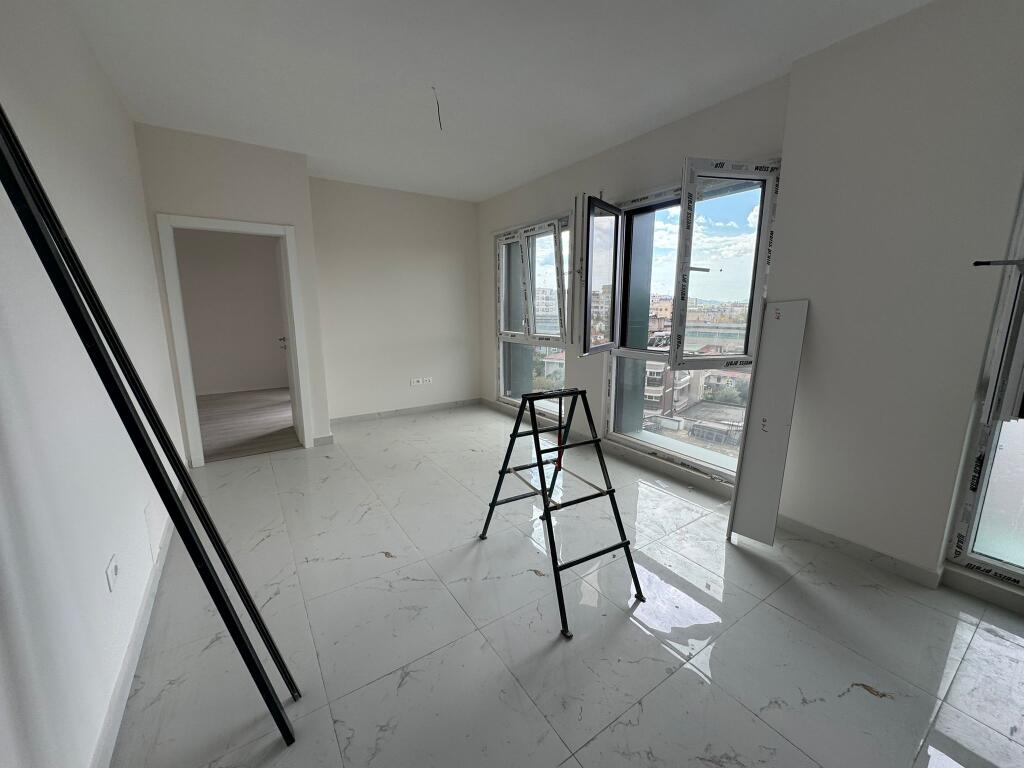 📣 AFFITTO Appartamento 1+1 📍 Via "Jordan Misja", Vicino a SPAK ✨   🏢 Nuova Costruzione  🪜 4° Piano (Con Ascensore)  🛋️ VUOTO   💶 Prezzo 400 Euro