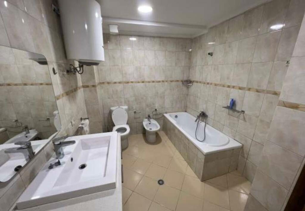 🏠 Apartament me qira – 2+1+2, Zogu i Zi (përballë Ring Center)