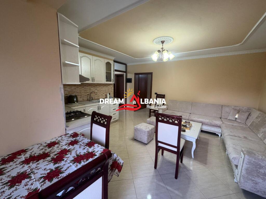 Appartamento 2+1 in affitto vicino alla Scuola Rossa al Mercato Nuovo, Tirana (ID 42215422)