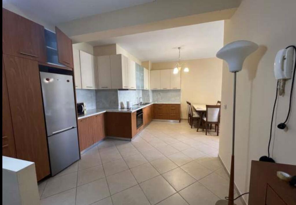 🏠 Apartament me qira – 2+1+2, Zogu i Zi (përballë Ring Center)