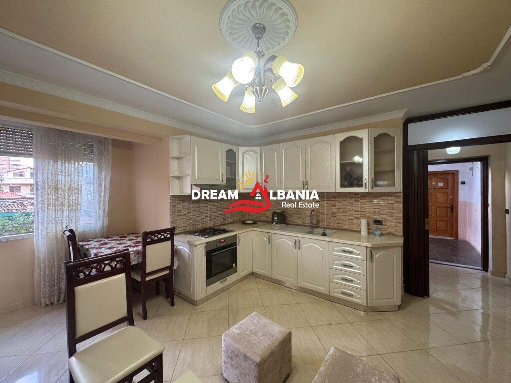 Appartamento 2+1 in affitto vicino alla Scuola Rossa al Mercato Nuovo, Tirana (ID 42215422)