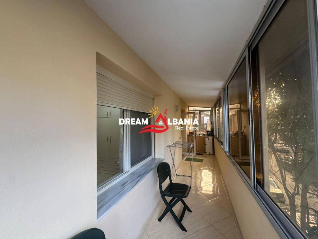 Appartamento 2+1 in affitto vicino alla Scuola Rossa al Mercato Nuovo, Tirana (ID 42215422)