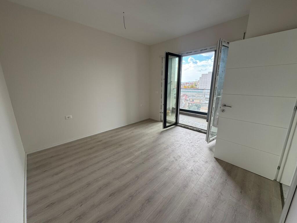 📣 AFFITTO Appartamento 1+1 📍 Via "Jordan Misja", Vicino a SPAK ✨   🏢 Nuova Costruzione  🪜 4° Piano (Con Ascensore)  🛋️ VUOTO   💶 Prezzo 400 Euro
