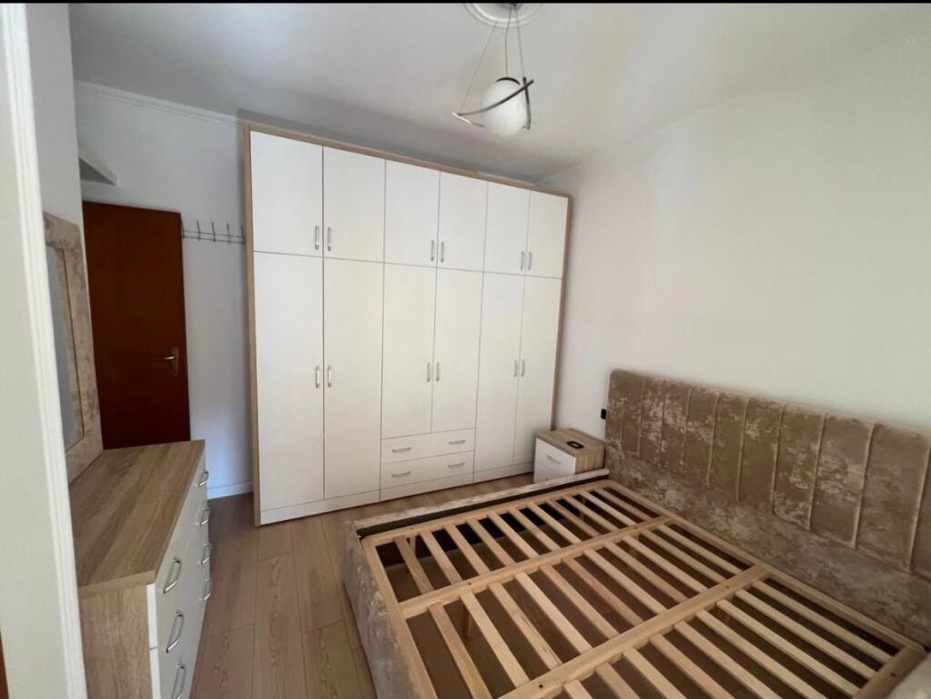 1+1,arredato nel complesso Delijorgji, prezzo 600 mila lek