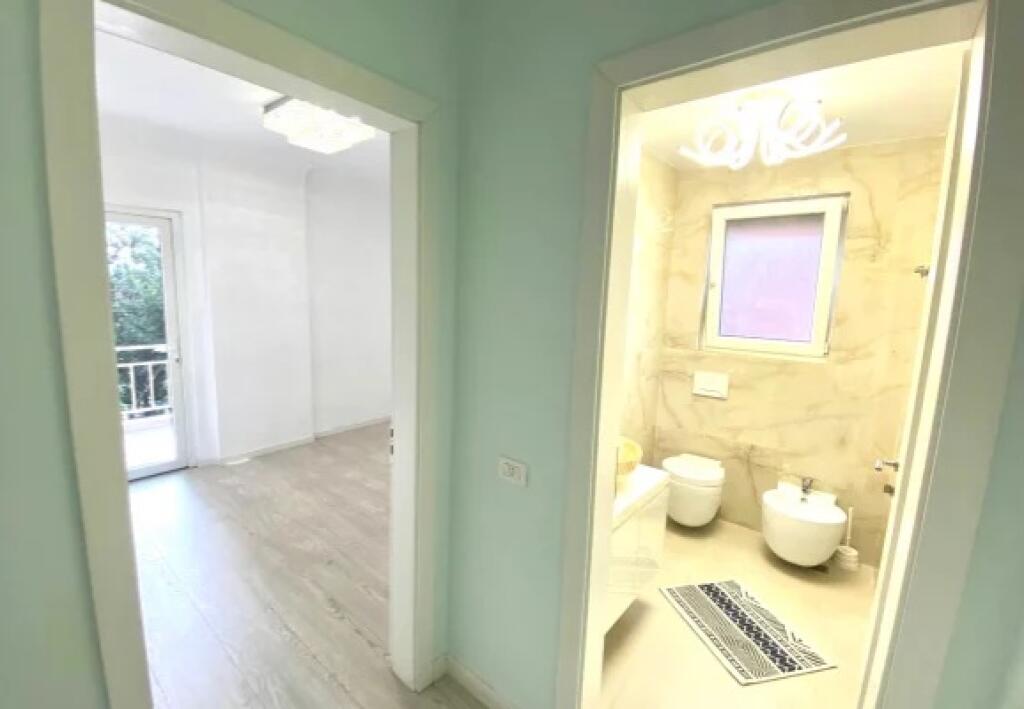 Apartment for rent 3+1+2wc&amp; 2 balconies (145m2) Elbasan street/ American embassy (first line of the building) Near the high school 1700 eu (including taxes)
