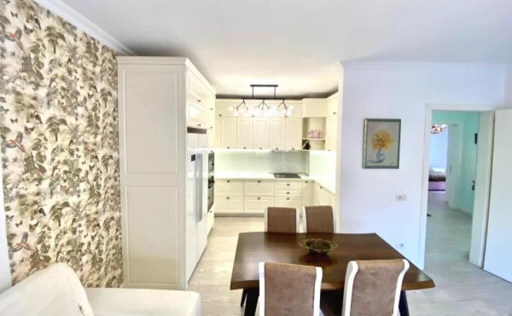 Apartment for rent 3+1+2wc&amp; 2 balconies (145m2) Elbasan street/ American embassy (first line of the building) Near the high school 1700 eu (including taxes)
