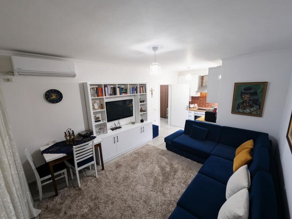 Apartament me qera 1+1