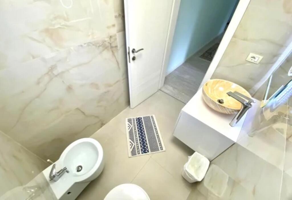 Apartment for rent 3+1+2wc&amp; 2 balconies (145m2) Elbasan street/ American embassy (first line of the building) Near the high school 1700 eu (including taxes)

