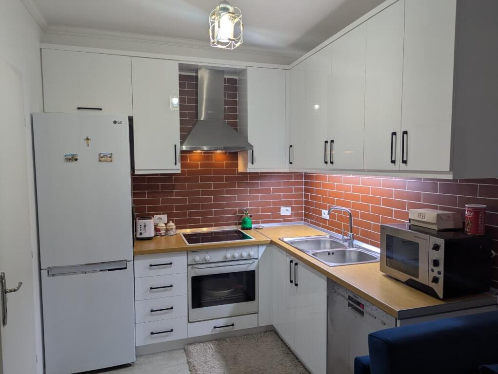 Apartament me qera 1+1