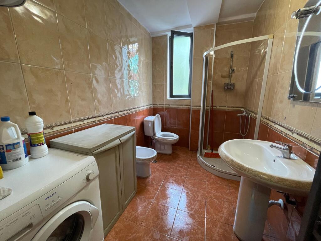 Jepet apartament 1+1 me qira tek Shkolla e Baletit