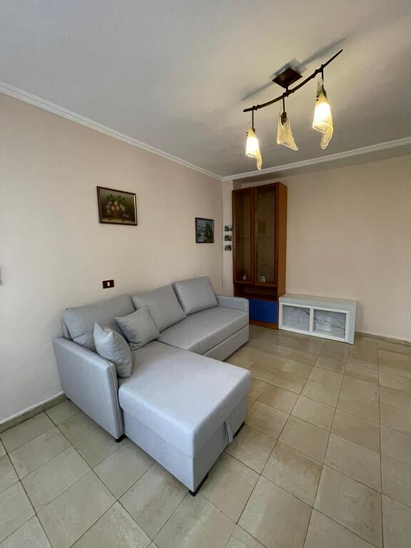 Jepet apartament 1+1 me qira tek Shkolla e Baletit