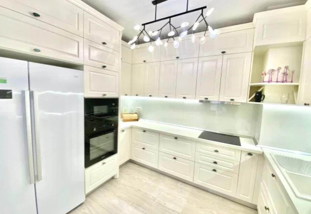 Apartment for rent 3+1+2wc&amp; 2 balconies (145m2) Elbasan street/ American embassy (first line of the building) Near the high school 1700 eu (including taxes)
