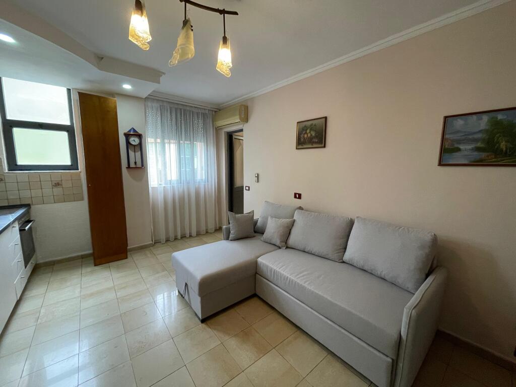 Jepet apartament 1+1 me qira tek Shkolla e Baletit