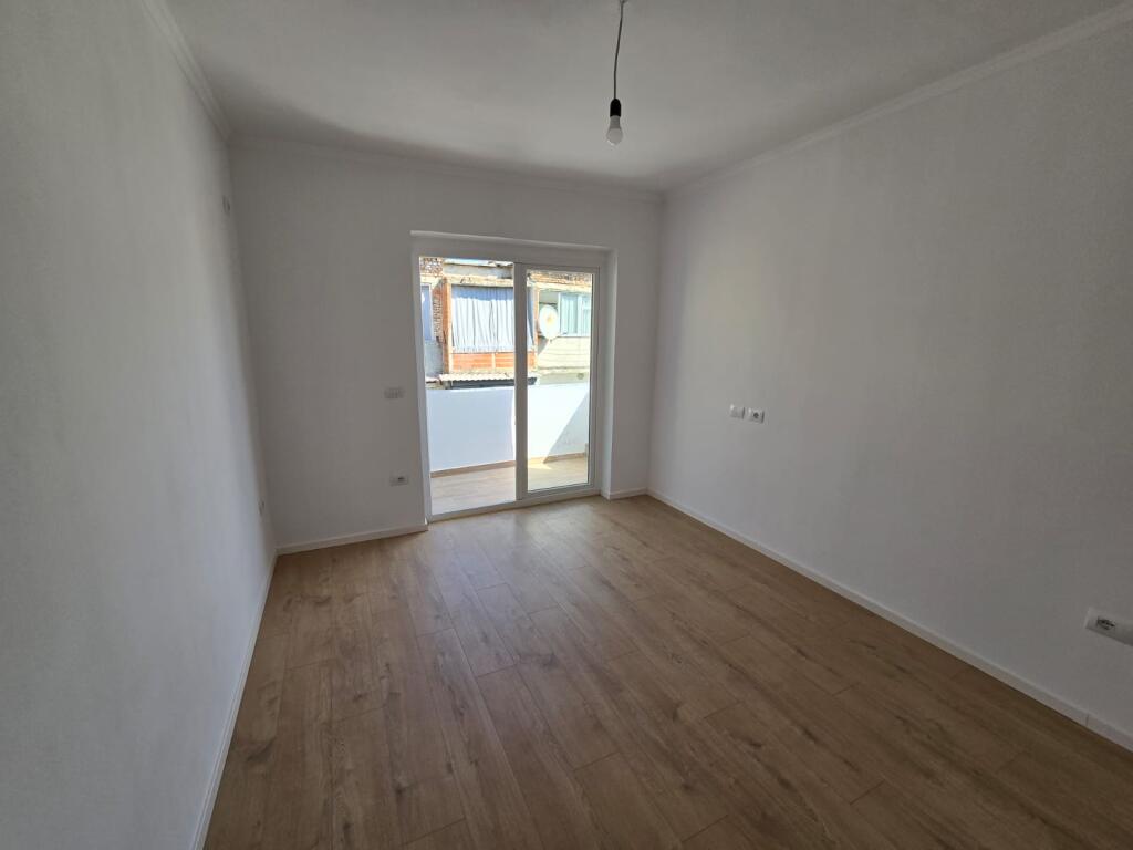 2+1, invested 5th floor without elevator, Don Bosko near the artist, 128,000 euros