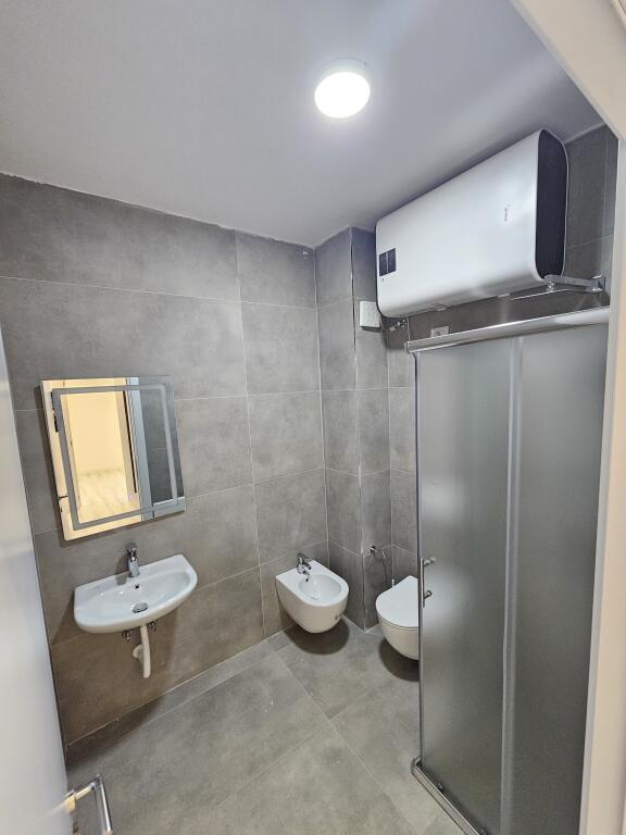 Apartament 2+1, Shkoze!