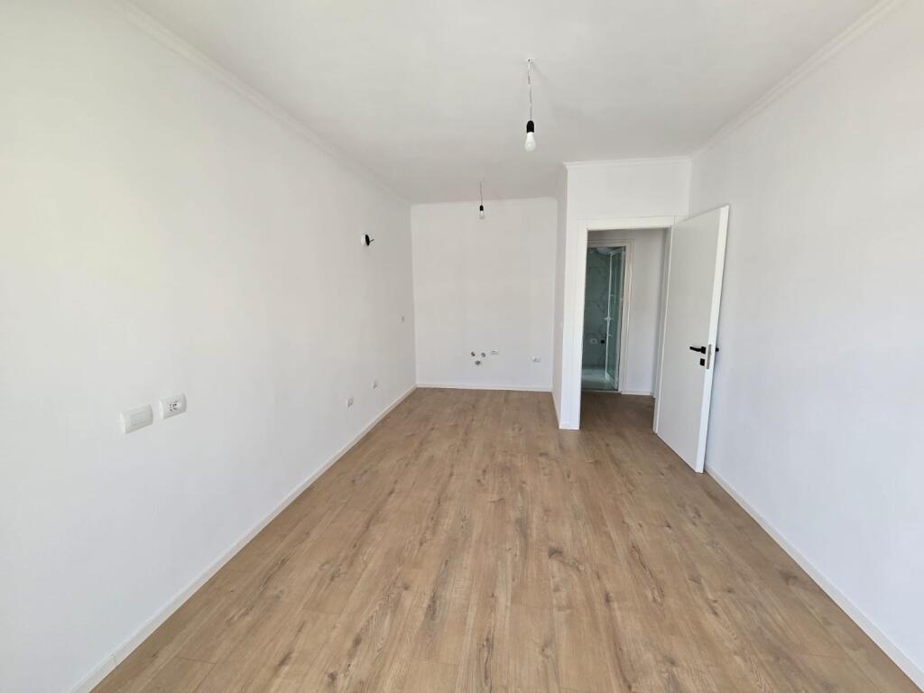 2+1, invested 5th floor without elevator, Don Bosko near the artist, 128,000 euros