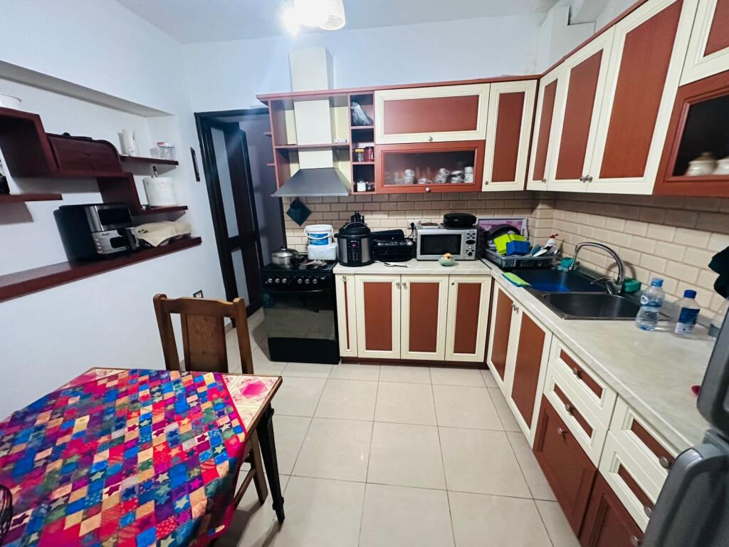 2+1,i mobiluar prane mozaikut 21 dhjetori,cmimi 600 mije leke