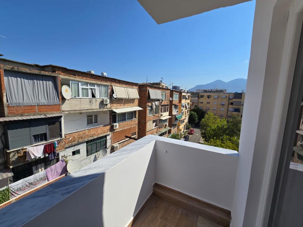 2+1, invested 5th floor without elevator, Don Bosko near the artist, 128,000 euros
