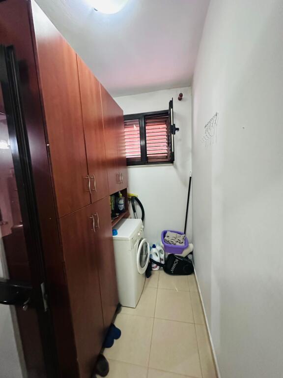 2+1,i mobiluar prane mozaikut 21 dhjetori,cmimi 600 mije leke