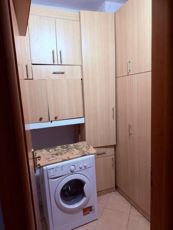 2+1,i mobiluar te bar artisti,ne astir,cmimi 500euro