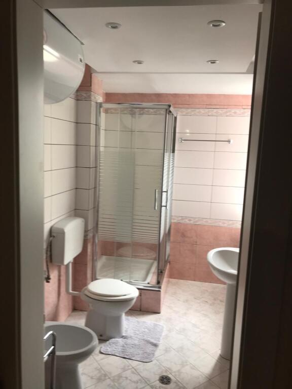 📣 Appartamento 3+1 in affitto nel centro di Tirana 📍 Dietro Piazza