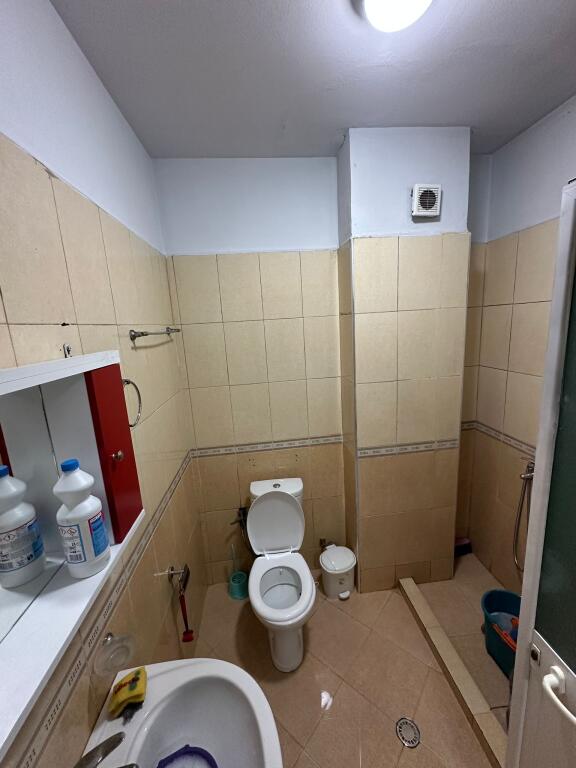 2+1,i mobiluar te oslo bar ne astir,cmimi 500 euro