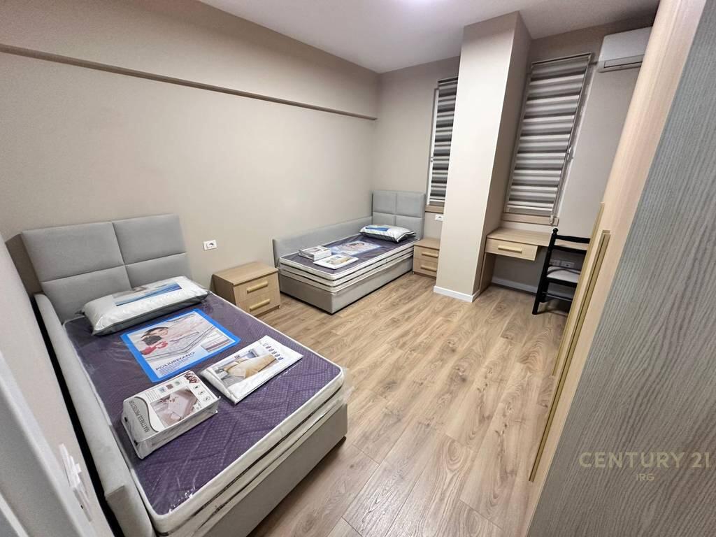 SHITET APARTAMENT 2+1+2 I PABANUAR KOMPLEKSI FRATARI, ASTIR!