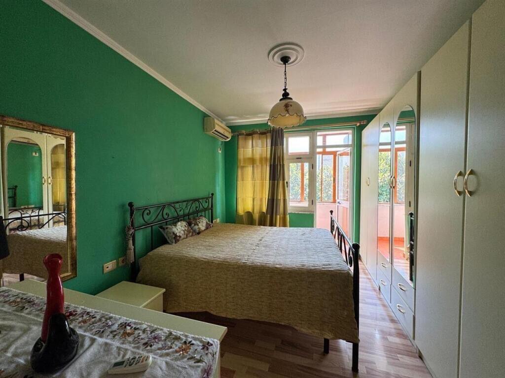 2+1, 3° piano edificio esistente, in via Fortuzi, prezzo 650 mila lek