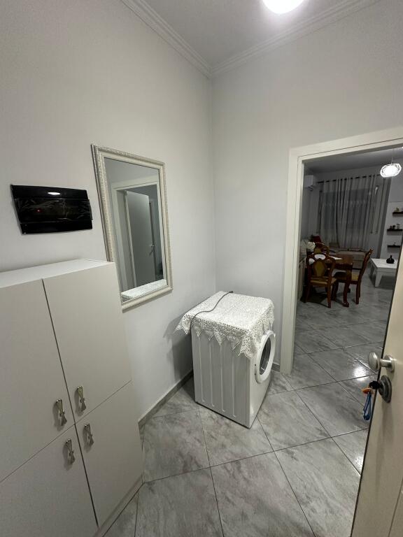 2+1,i mobiluar te oslo bar ne astir,cmimi 500 euro