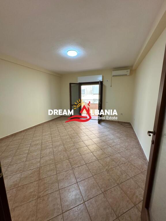 Apartament/Zyre 2+1 me qera , Komuna e Parisit (ID 42611374)