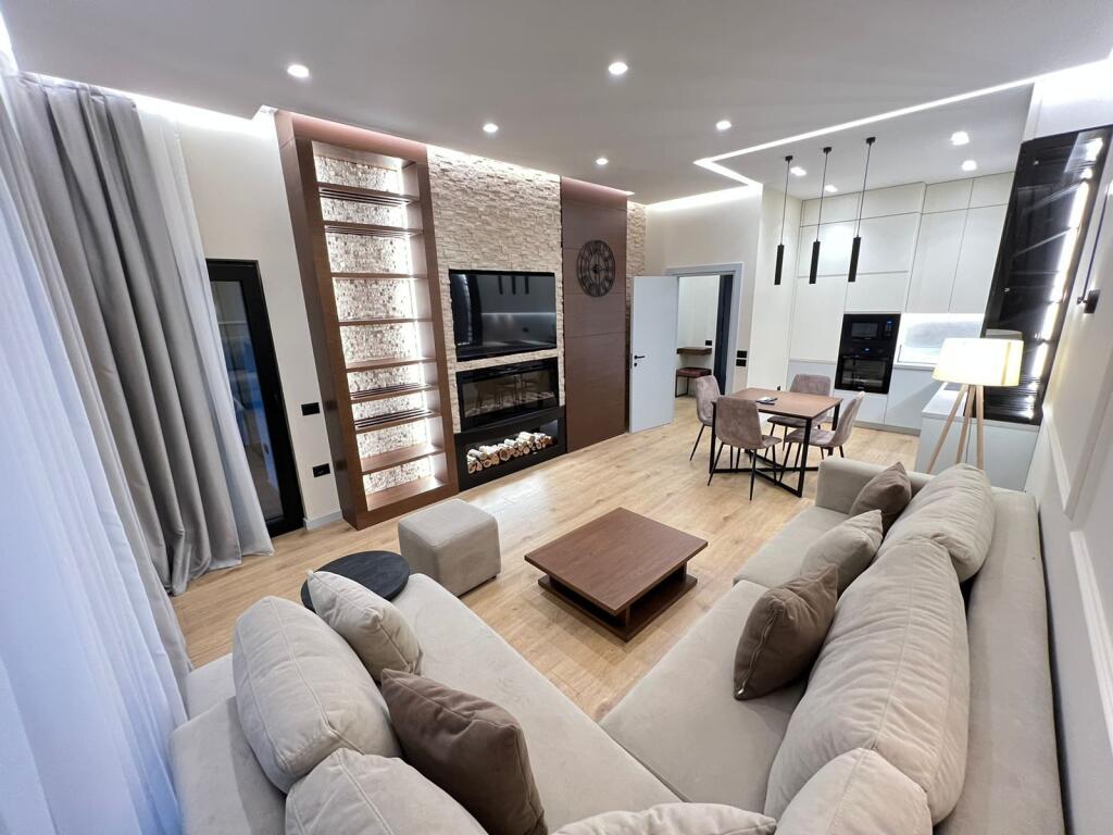 🏡 Jepet Apartament me Qira – 1+1 + Parking 📍 Rruga e Kavajës, Square 21
