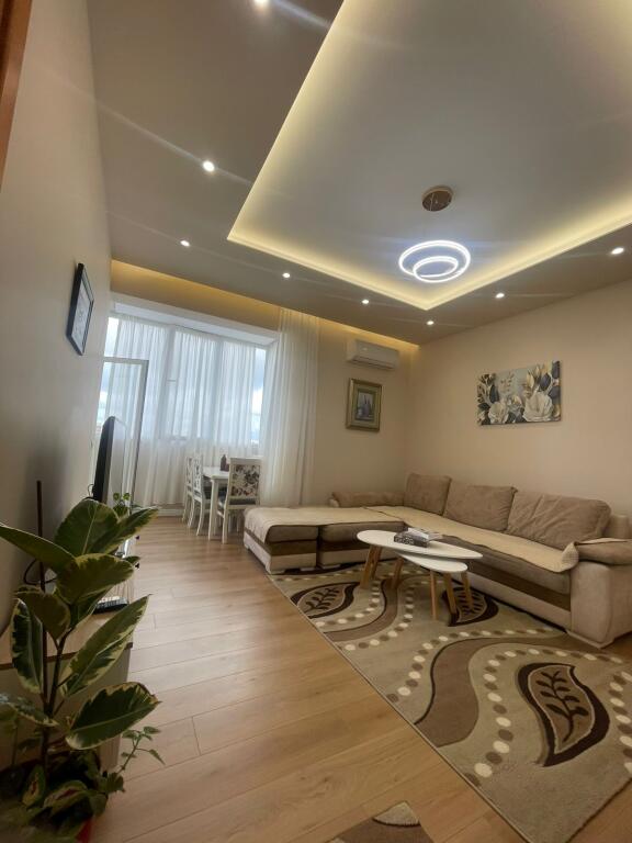 🏡 Affittasi Appartamento 1+1 📍 Di fronte a Delijorgji, al Palazzo Genius, vicino a Tibo e Comodita💶 Affitto: 70.000 lek / mese (poco trattabile)