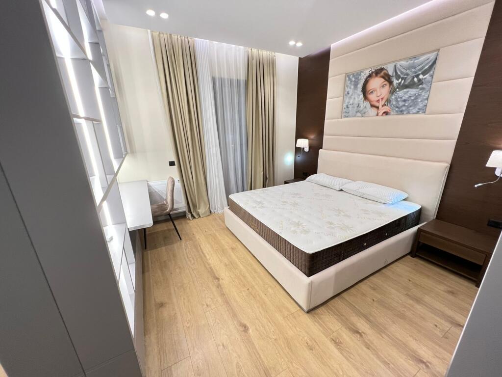 🏡 Jepet Apartament me Qira – 1+1 + Parking 📍 Rruga e Kavajës, Square 21