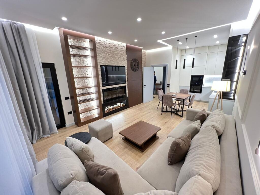 🏡 Jepet Apartament me Qira – 1+1 + Parking 📍 Rruga e Kavajës, Square 21