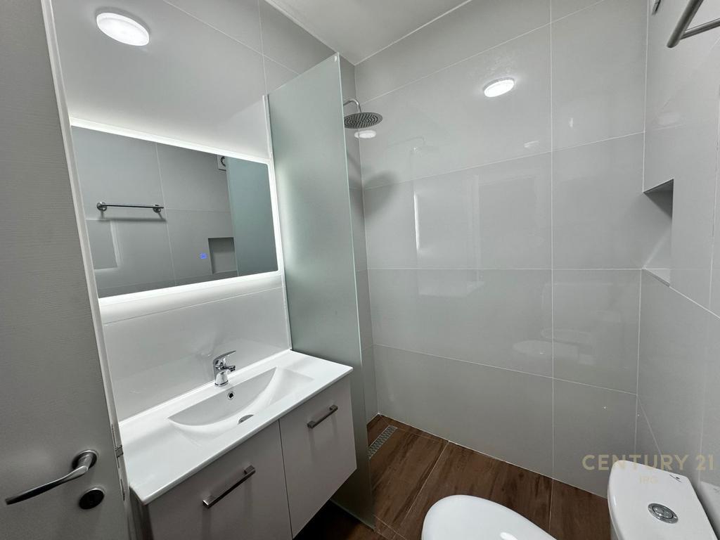 SHITET APARTAMENT 2+1+2 I PABANUAR KOMPLEKSI FRATARI, ASTIR!