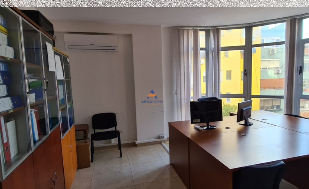 UFFICIO IN AFFITTO 87M2 "SCUOLA MIHAL GRAMENO, CITTÀ STUDENTI" 700 EURO