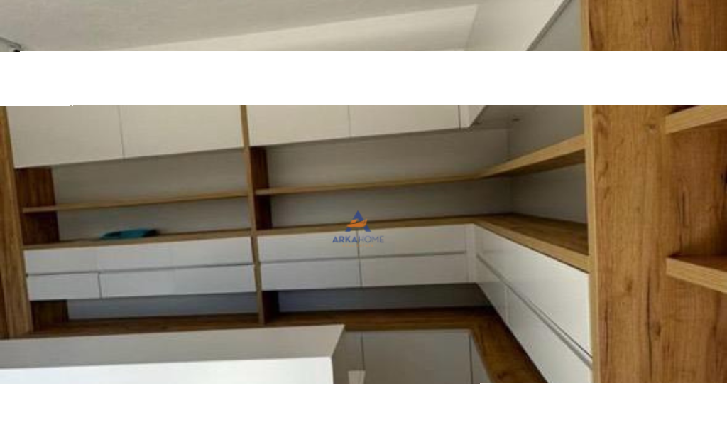 JEPET ME QERA AMBIENT BIZNESI 40M2 "QSUT,SPITALI FRANCEZ" 50.000 LEKE