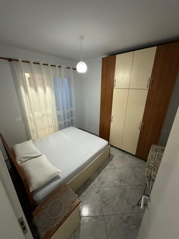 2+1,i mobiluar te oslo bar ne astir,cmimi 500 euro