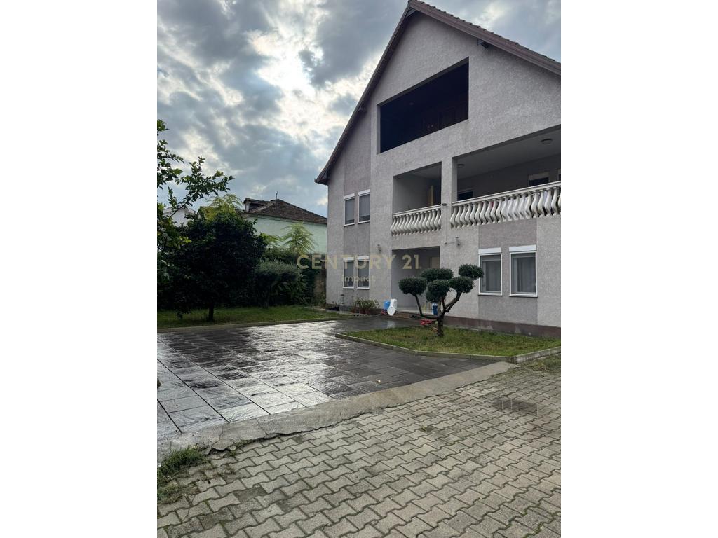 Villa In Affitto vicino a Casa Italia, Tirana - 2000€!
