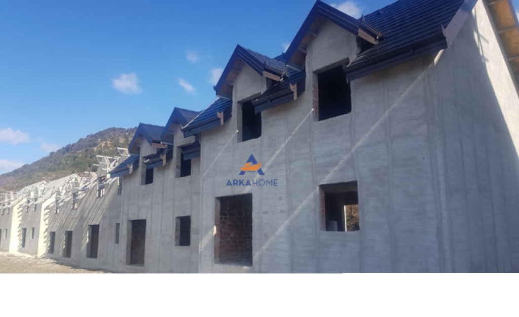 VENDESI COMPLESSO TURISTICO "GJINAR, ELBASAN" 1.300.000 EURO