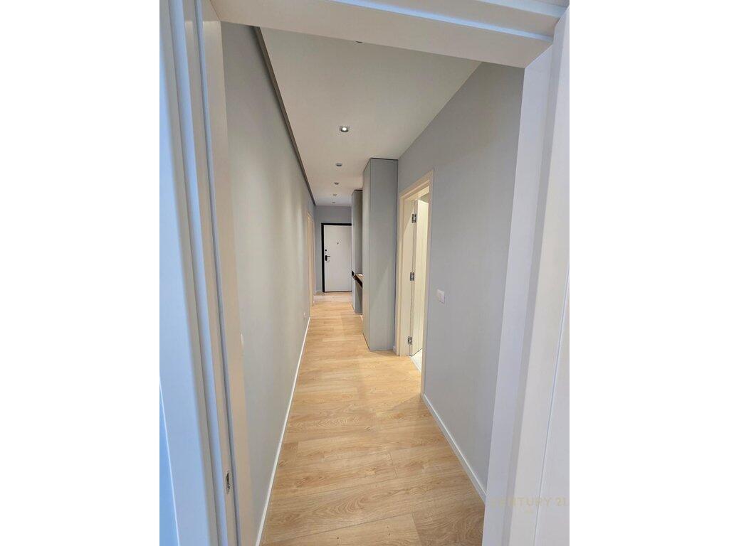 APARTAMENT 2+1+2+POST PARKIMI TEK KOPSHTI ZOOLOGJIK!