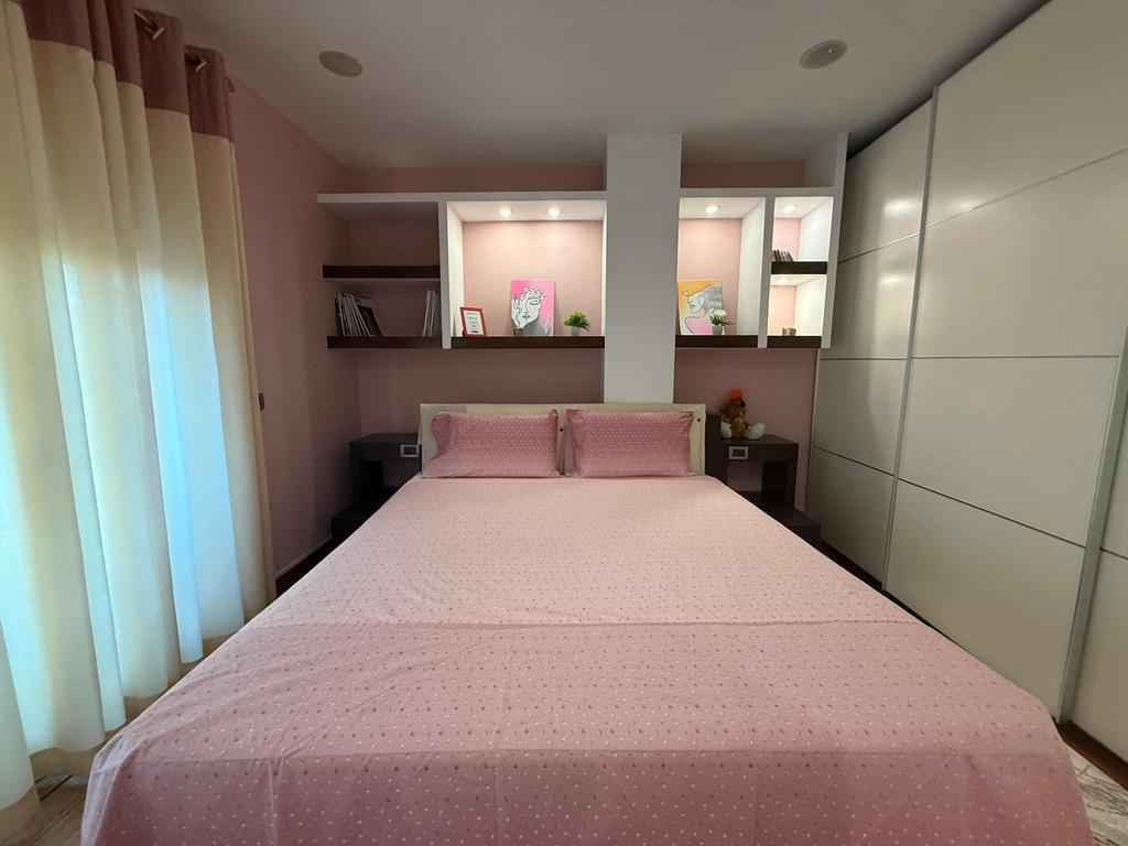 JAPIM ME QIRA APARTAMENT MODERN 2+1+2 ME POST PARKIMI!!