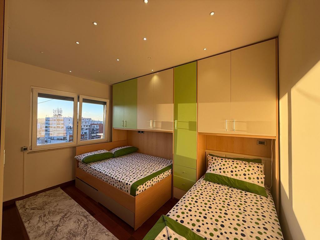 JAPIM ME QIRA APARTAMENT MODERN 2+1+2 ME POST PARKIMI!!