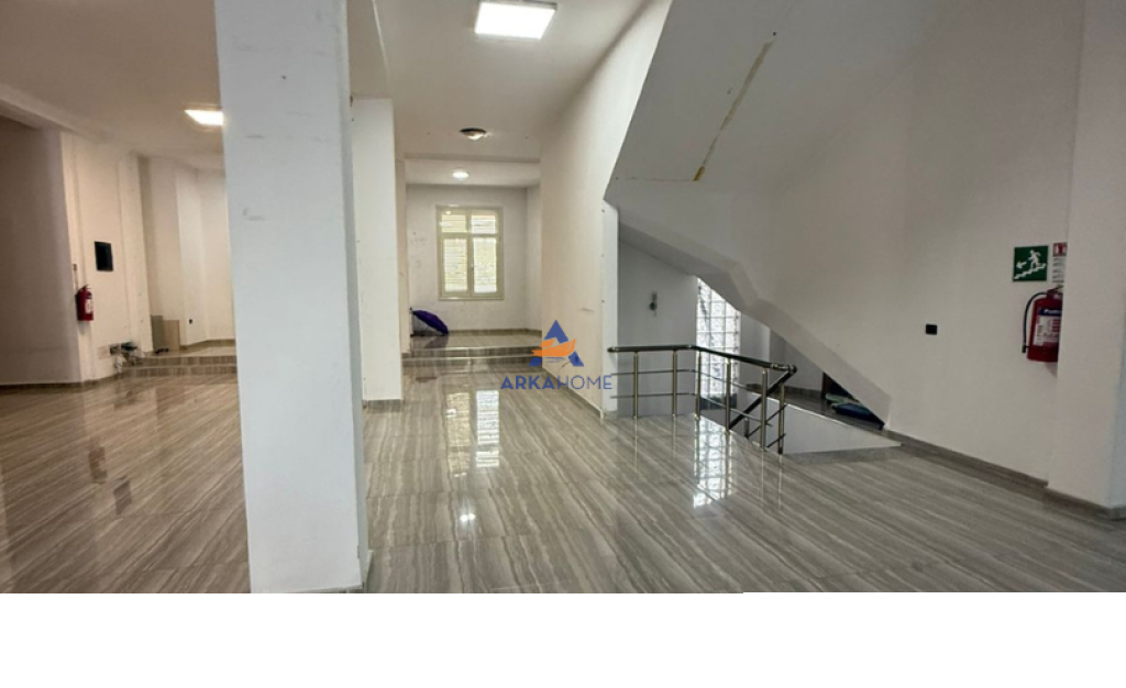 AFFITTASI EDIFICIO DI 4 PIANI "LAPRAKË" 15.000 EURO